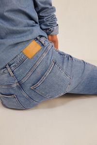 Оферта на Sustainable wash bootcut jeans за 39,99 лв. за Springfield