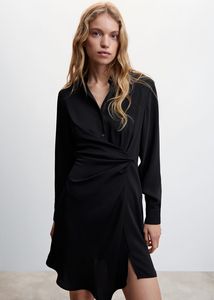 Оферта на Черна рокля с набор на яката за 39,99 лв. за Mango